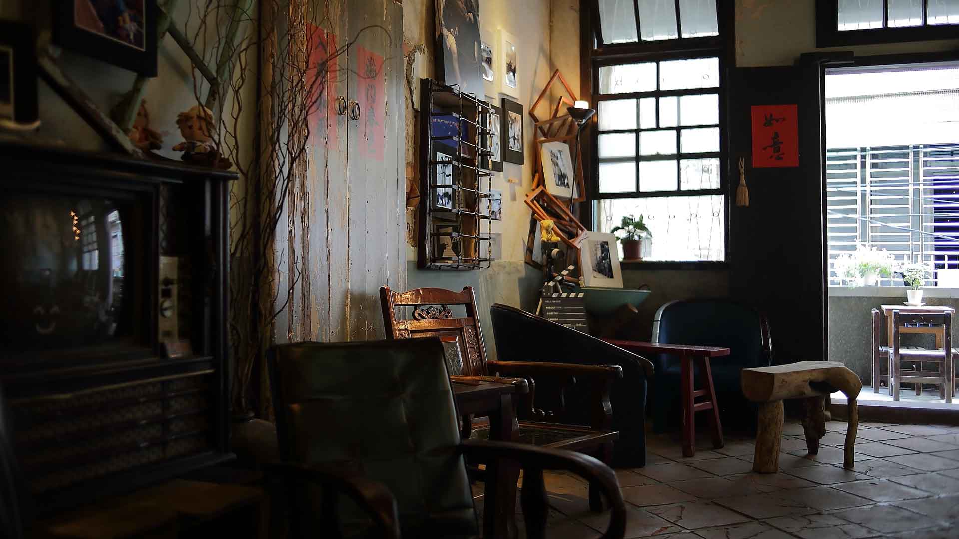 You-Get-Rid-of-Your-Old-Furniture-Junk