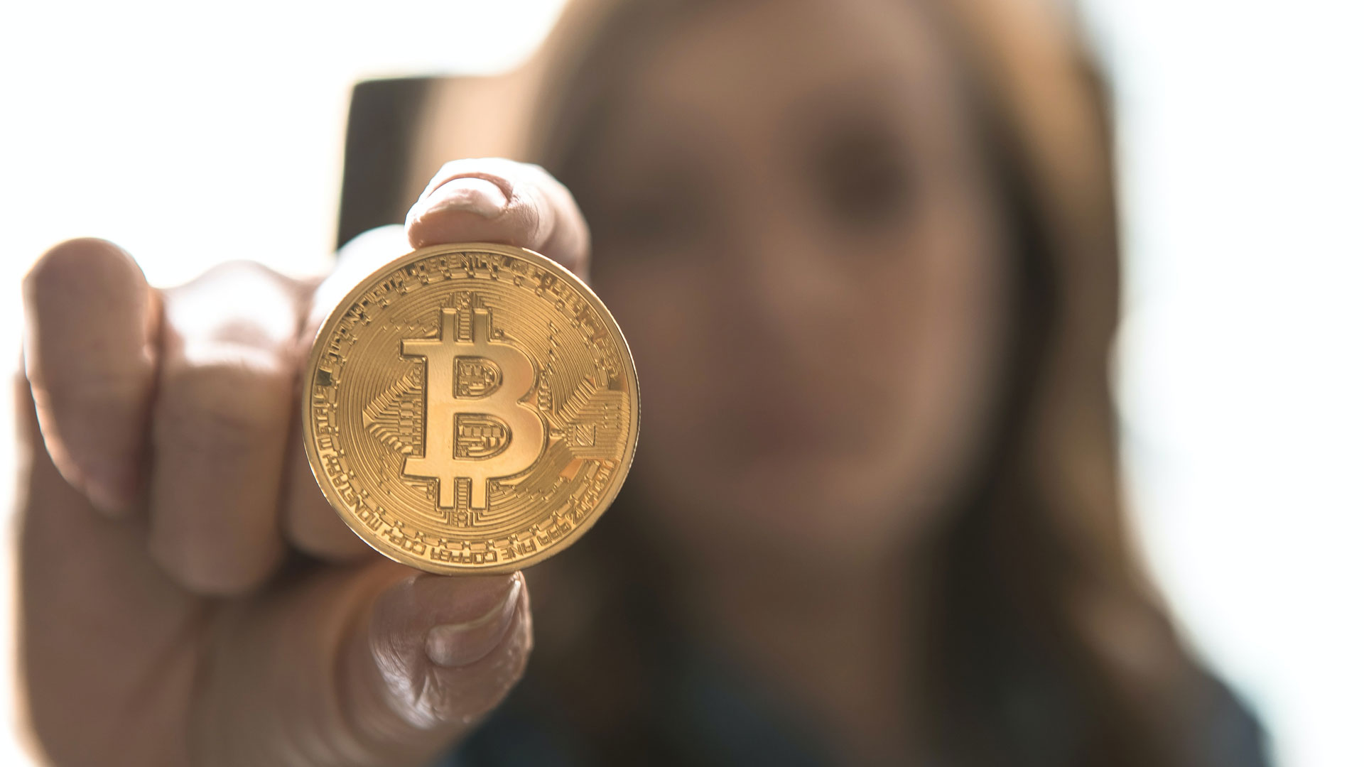 How-to-Use-Cryptocurrency-&-Bitcoin-Abroad-Easily-on-expertview-online