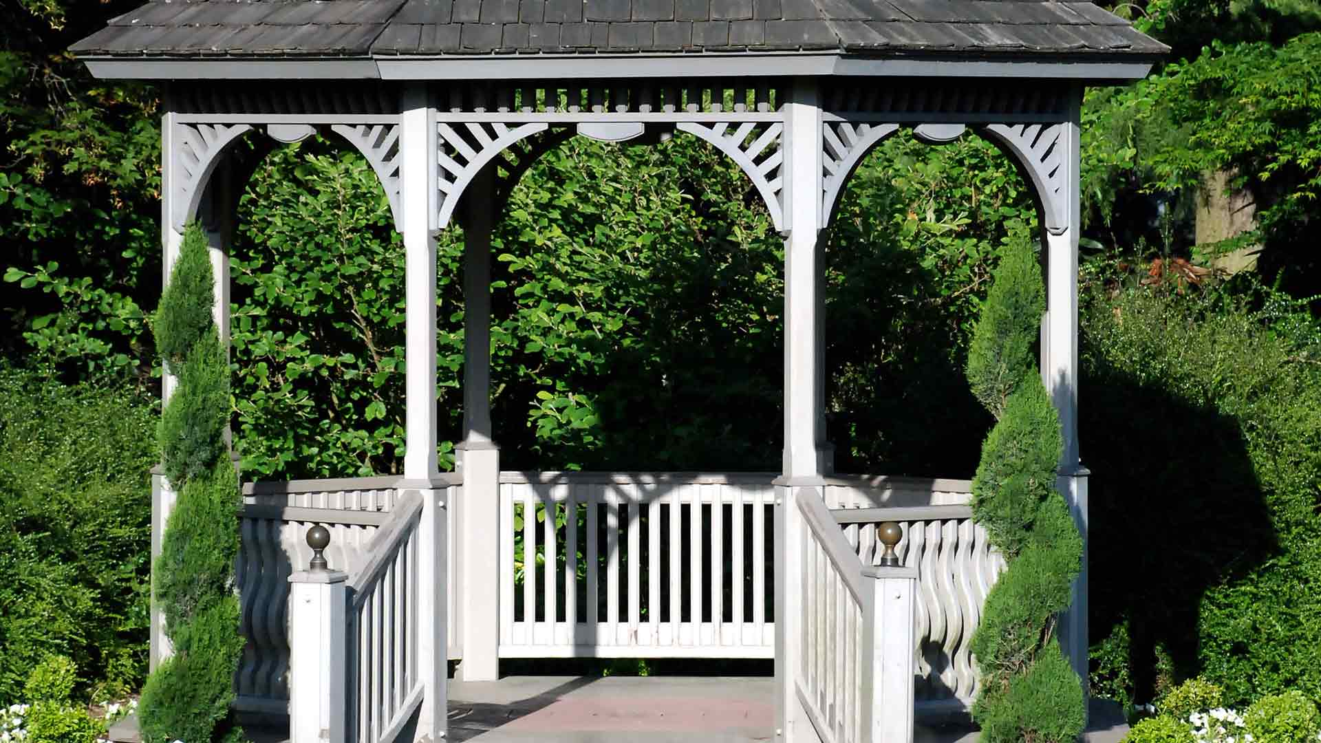Know-Some-of-the-Best-Arbours-for-Your-Gardens-On-ExpertView
